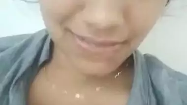 Desi hot girl ka nipple