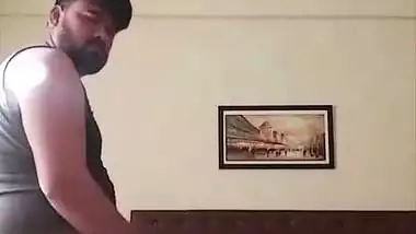 Slim Mumbai girl in doggy fucking with boyfriend