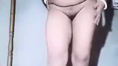 Juicy Bhabhi showing her creamy boobs