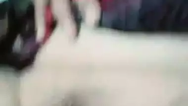 Chut ki video – Desi hottie showing yoni