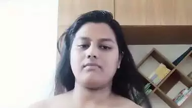 Delhi girl removes her bra and shows her big boobs