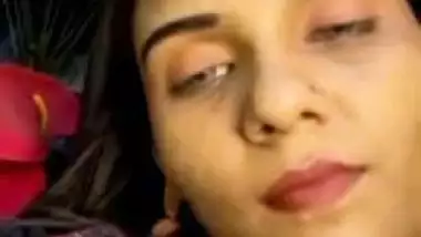 Cat eyes girls boobs show to lover on video call