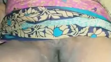 Local desi slut in saree masturbating video