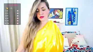 Beauty in Saree Pressing her boobs