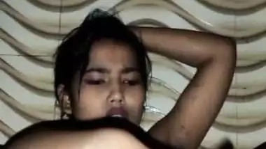 Irresistible sex hungry Indian girl nude fingering