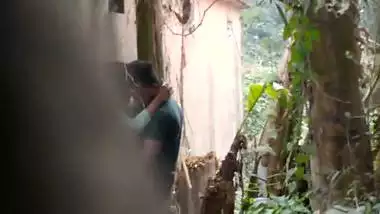 Indian Gym guy standing and fucking GF outdoor spy vid