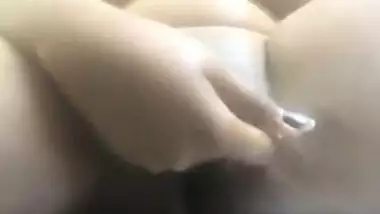 Horny desi girl very sexy and erotic pussy fingering by self