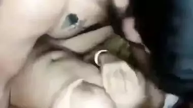 Guy pounds on hot desi GF’s tight cunt in dehati sex video