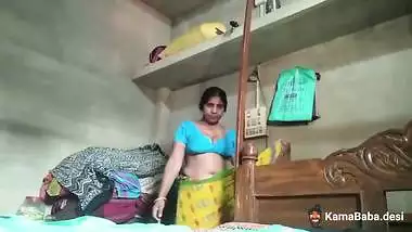 Village Bhabhi records her MMS in Indian nudes