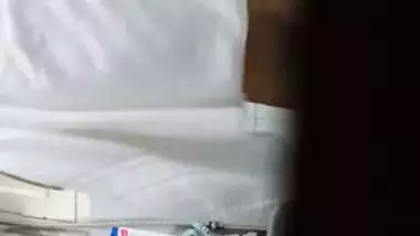 Hairy pussy sister bathing naked caught by brother