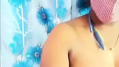 Stripchat Tamil girl Aarthi naked boobs showing