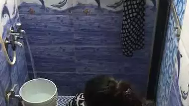 Pony tail bhabhi nude bath caught by neighbor