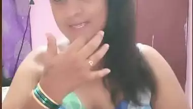 Telugu aunty Sheela on Tango live nude show for followers