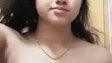 Bangladeshi TikToker girl naked boobs playing viral MMS