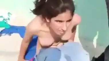 People catch a young couple fucking in desi sex MMS