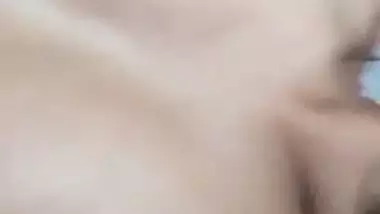 Sex MMS of a lady taking a huge dick in her tight pussy