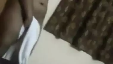 Girlfriend nude captured, while she talking on photo