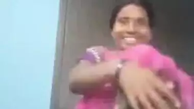Telugu housewife showing her boobs pussy