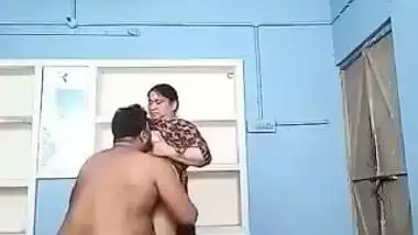 MMS video of mature Bhabhi having XXX affair with fat Desi neighbor