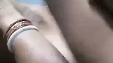 Mature affair bhabhi boob press in blanket viral MMS