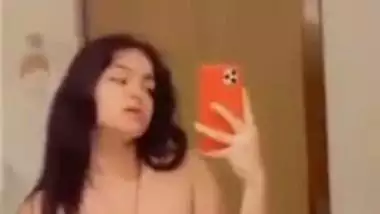 Sexy GF nude pics and viral nude videos spread