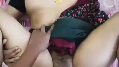 Devar fingers his Bhabhi and fills her pussy with cum