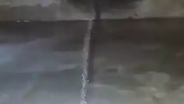 Desi aunty pissing