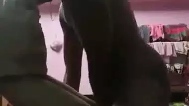 Guy fucks his stepsister’s tight pussy in the desi sex video