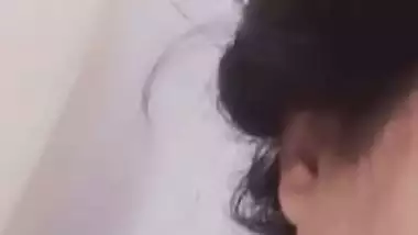 Unsatisfied aunty showing huge boobs to lover viral MMS