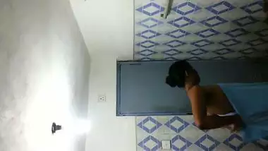 Srilankan bathing hiddencam video