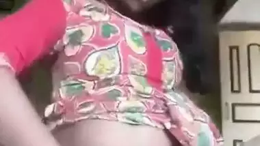 Young village girl’s nude MMS of masturbation
