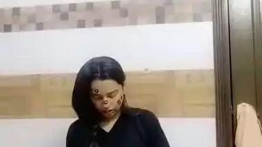 Indian nude MMS of a sexy girl fingering in her bathroom