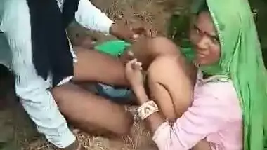 Village couple caught fucking outdoor