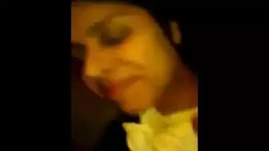 Beautiful Delhi girl gives amazing blowjob to boyfriend