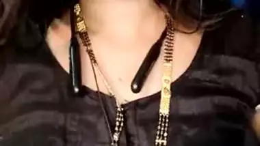 Cam bhabhi in saree plays with boobs and wet pussy