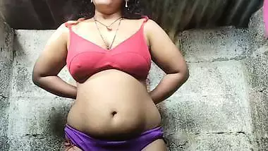Thick boobs Bengali girl nude in bathroom viral MMS