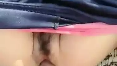 Guy bangs a hijabi girl outdoors in Pakistani porn