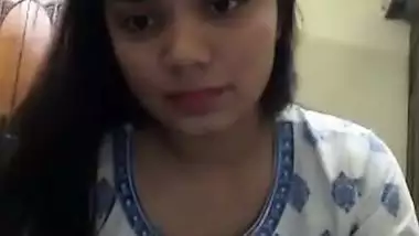 Girlfriend wants fuck and showing naked pussy pics