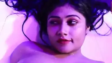 Bath with rose petals waits for the Desi seductress in the porn video