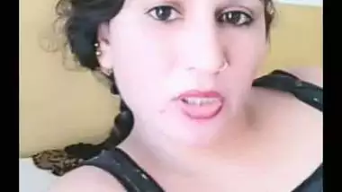 Famous Pakistani bhabhi Labba Khan showing boobs Live