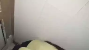 Desi girl enjoys bathroom sex by sucking a big dick