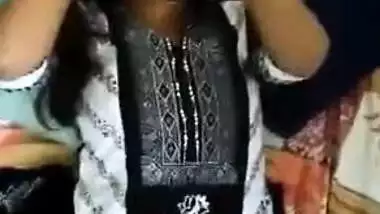 Young man tries to catch Indian sex woman in the nude to film a XXX movie