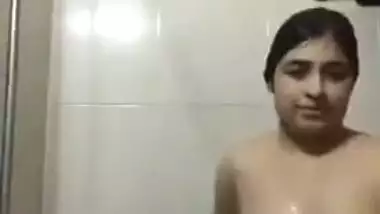 Sl girl brthroom fun