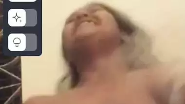 Tamil girl smoking with boobs show on video call sex