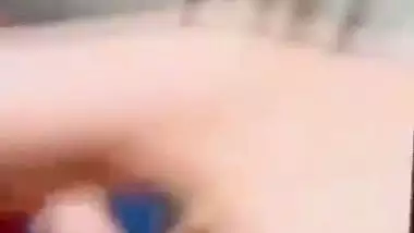 GF gives an Indian blowjob to her BF in the car