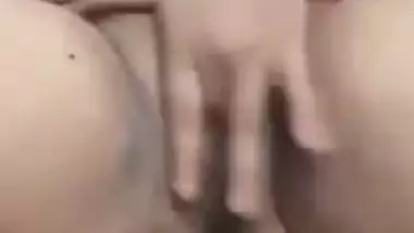 Chubby wife fingering pussy with viral video call chat