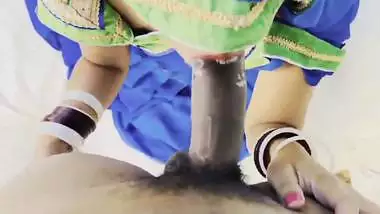Rajasthani lady gives a desi blowjob in a hotel room
