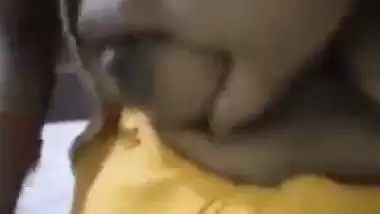 Owner squeezes his maid’s boobs in desi mms