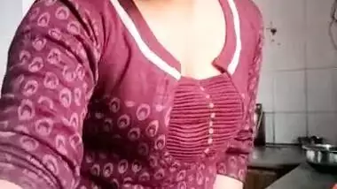 Dirty Desi housewife hikes up her dress and pees for live XXX show