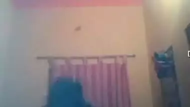 Nice Desi girl prepares for a date hoping to enjoy sex tonight